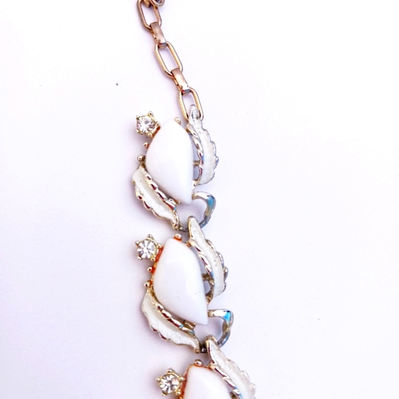 VINTAGE NECKLACE white thermoset silvertone rhinestones Mid-century 16" length - Picture 7 of 11